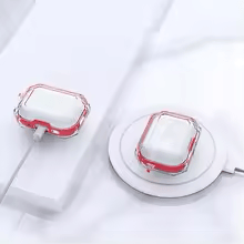 Gjennomsiktig øretelefonetui for AirPods Pro på lader.